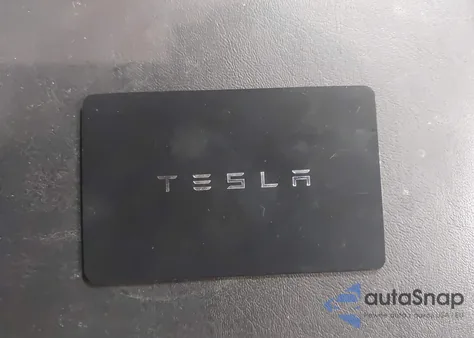 2022 Tesla Model Y Performance Dual Motor All-Wheel Drive z USA, uszkodzony, nr VIN 7SAYGDEF2NF531053